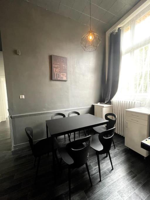 Agreable Maison De Ville Dans La Plus Belle Avenue أورلييو المظهر الخارجي الصورة