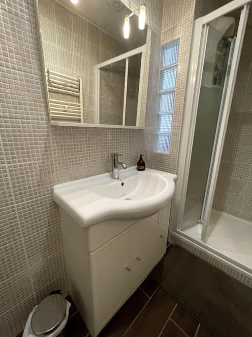 Agreable Maison De Ville Dans La Plus Belle Avenue أورلييو المظهر الخارجي الصورة