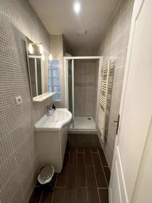 Agreable Maison De Ville Dans La Plus Belle Avenue أورلييو المظهر الخارجي الصورة