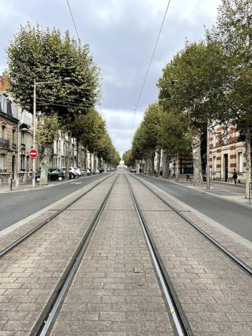 Agreable Maison De Ville Dans La Plus Belle Avenue أورلييو المظهر الخارجي الصورة